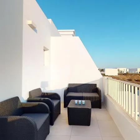 Rosa Luxury 2 Bed 2 Bath With Private Pool, Patio Villa Playa Blanca (Lanzarote)