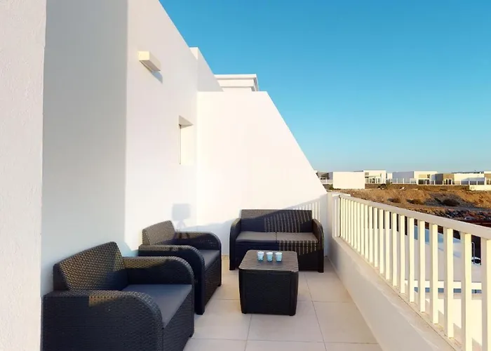 Rosa Luxury 2 Bed 2 Bath With Private Pool, Patio Villa Playa Blanca (Lanzarote)